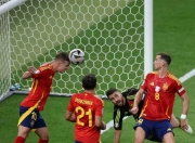 雷火电竞下载-西班牙队战胜对手，晋级胜出