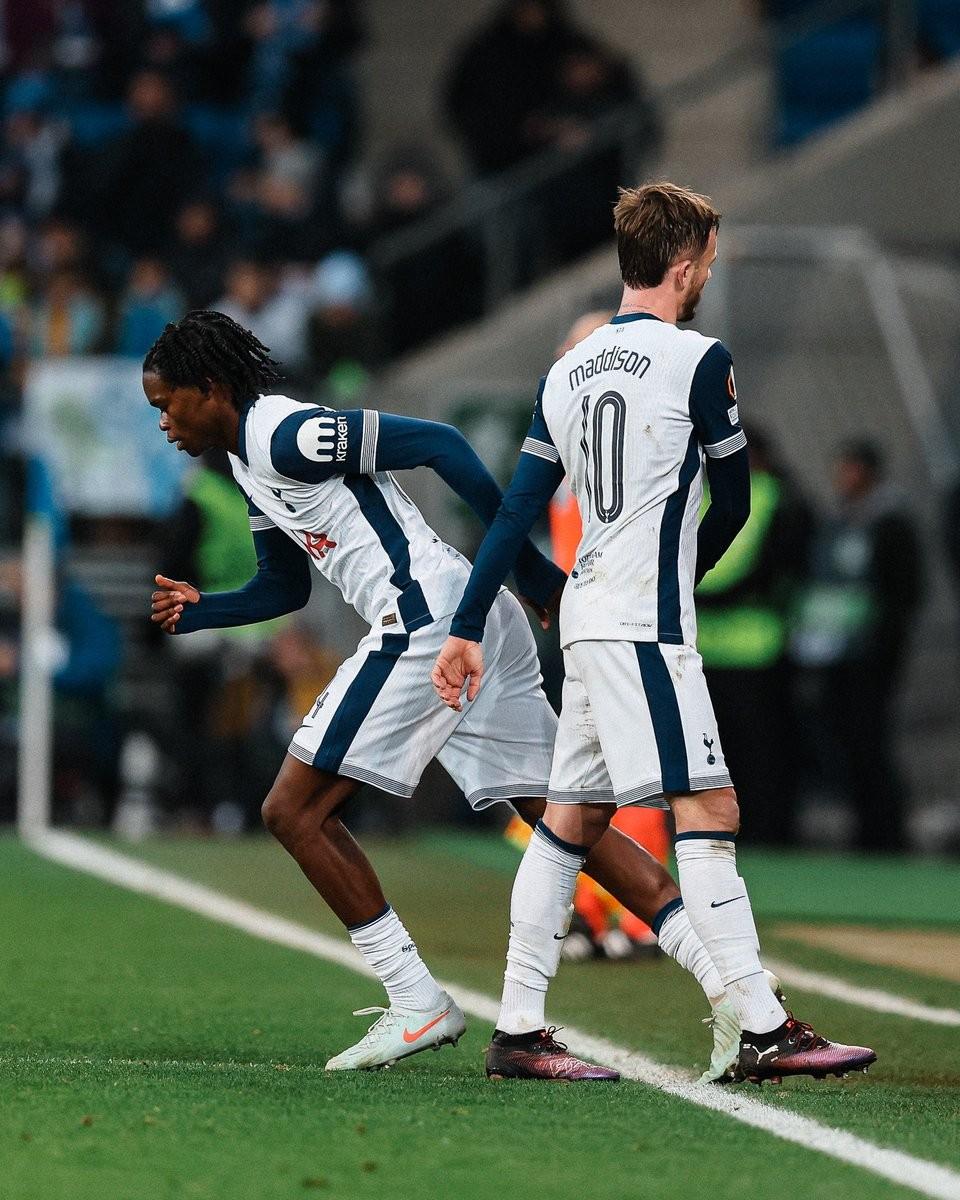 里昂轻取热刺，贝尔乌龙送礼欧联杯