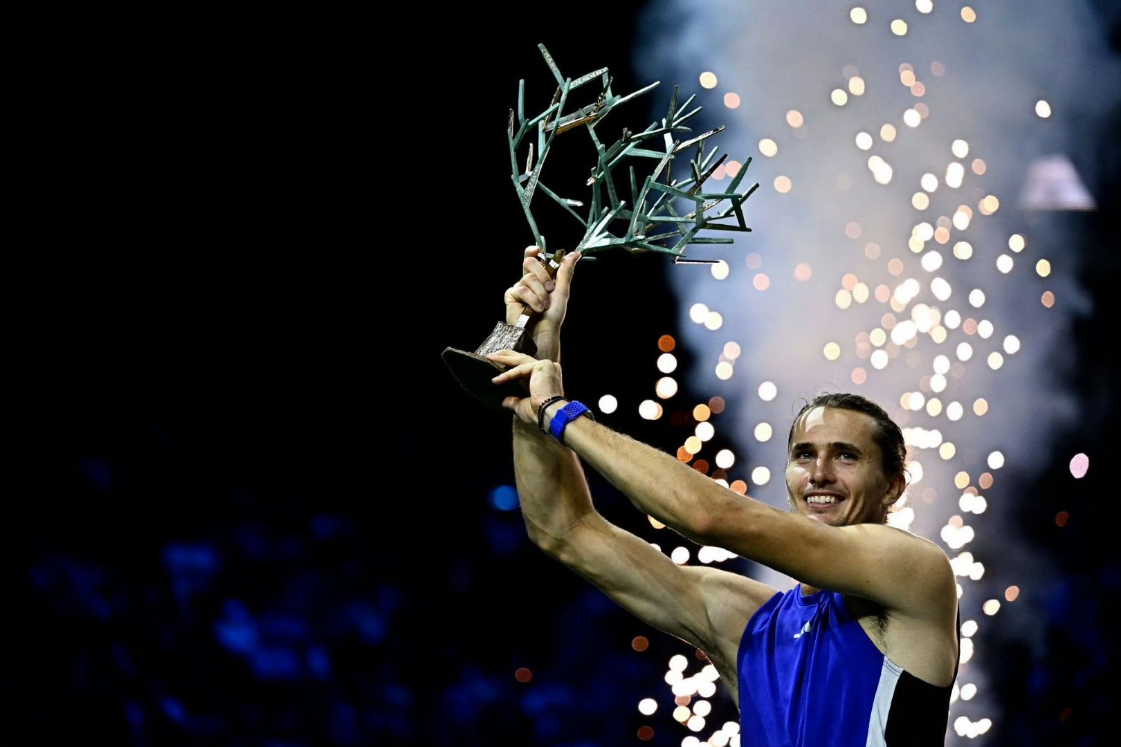 美国网球队力克日本网球队，兹维列夫绝境逆转的简单介绍