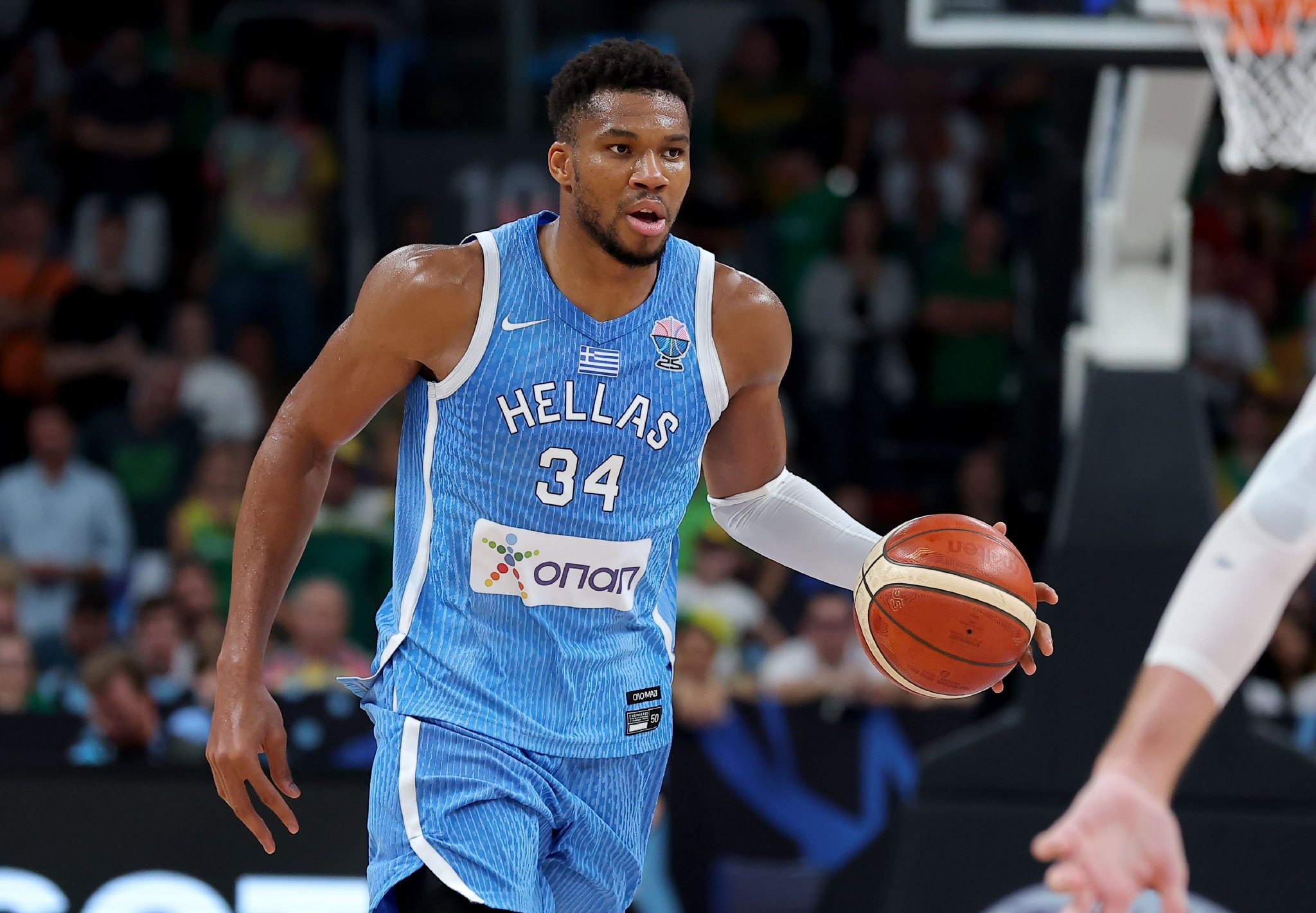 包含勇士逆转魔术，字母哥高光表现的词条