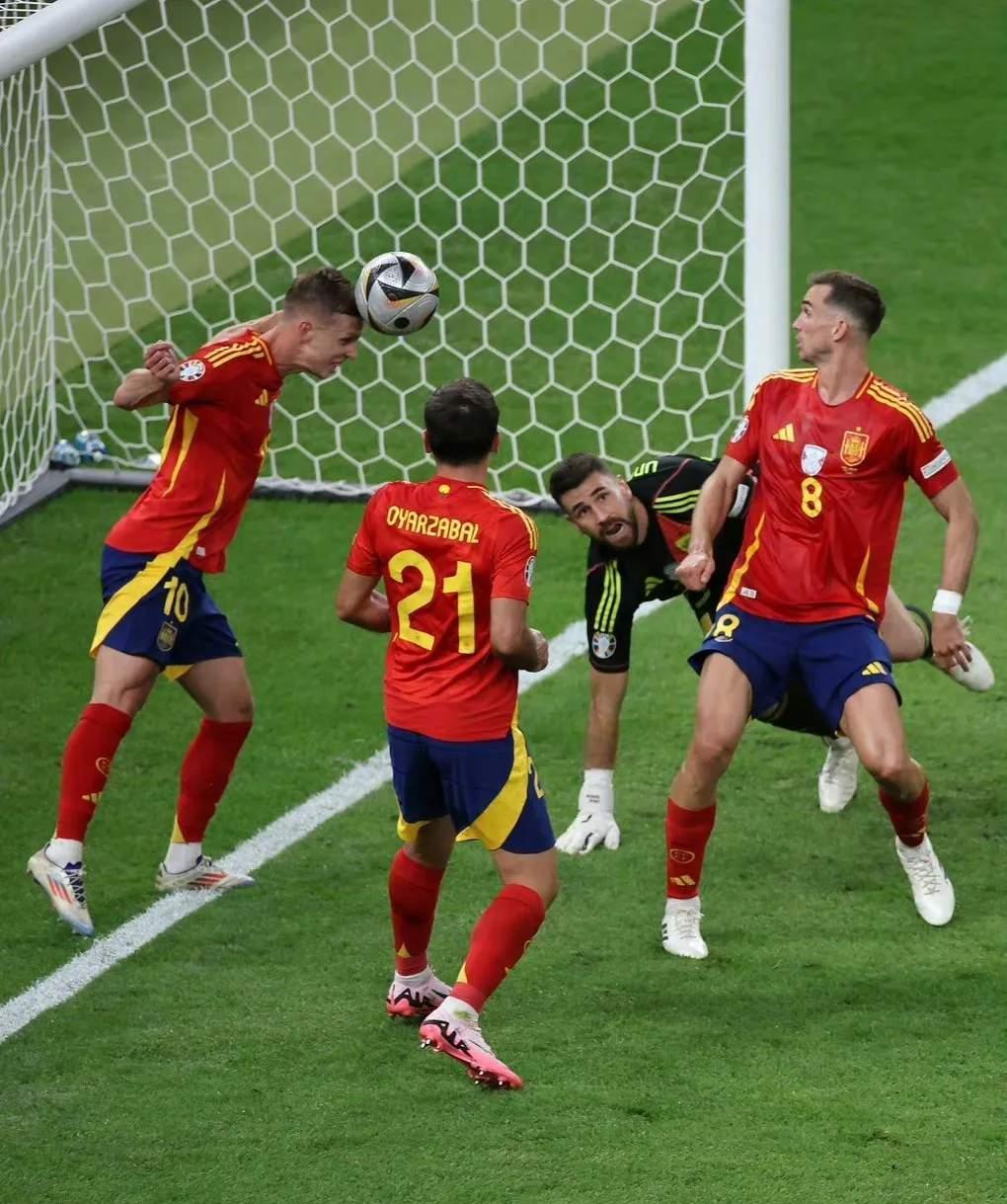 西班牙队战胜对手,晋级胜出 西班牙队战胜对手,晋级胜出